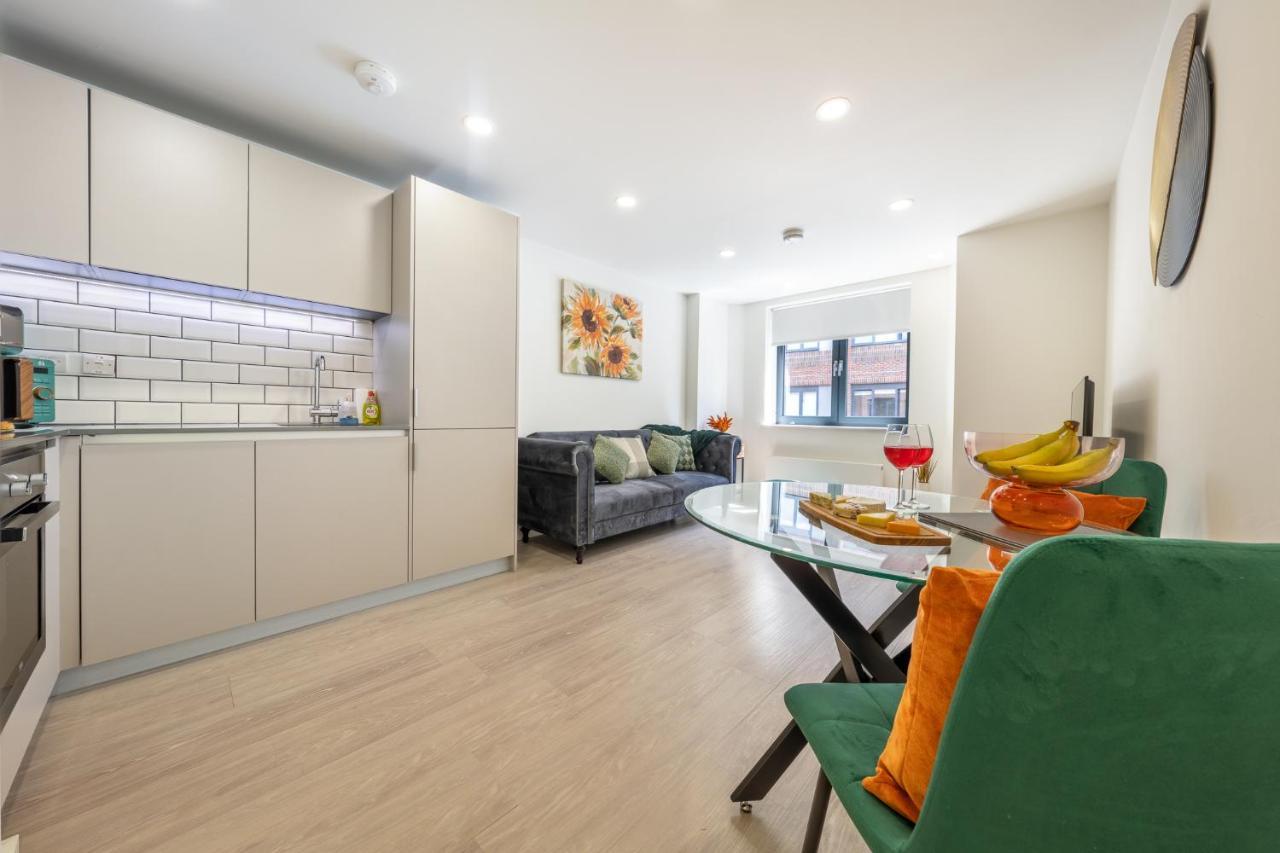 Luxury One Bedroom Serviced In The Heart Of Apartment