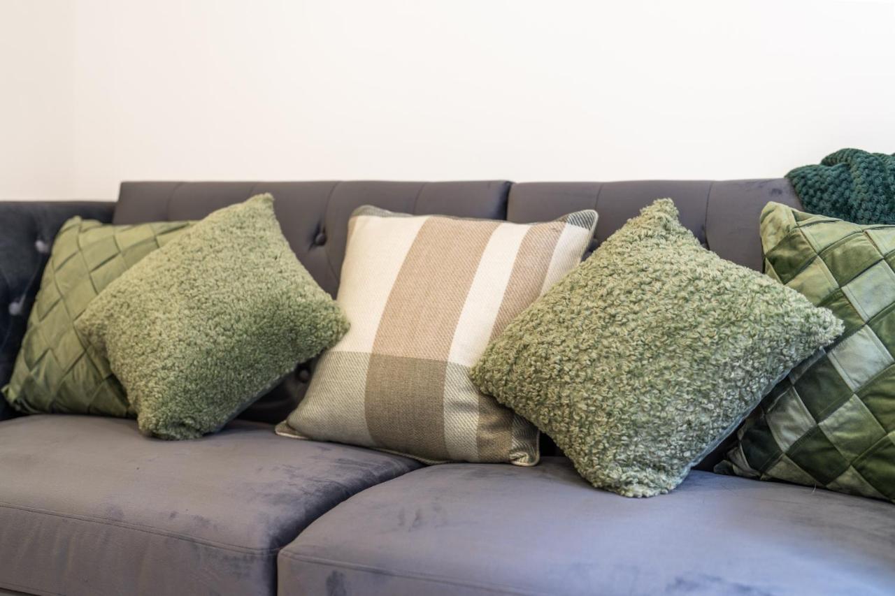 Luxury One Bedroom Serviced In The Heart Of Apartment