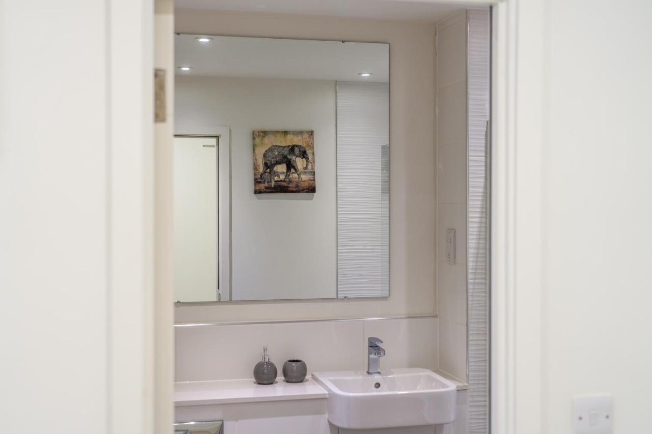 Luxury One Bedroom Serviced In The Heart Of Apartment