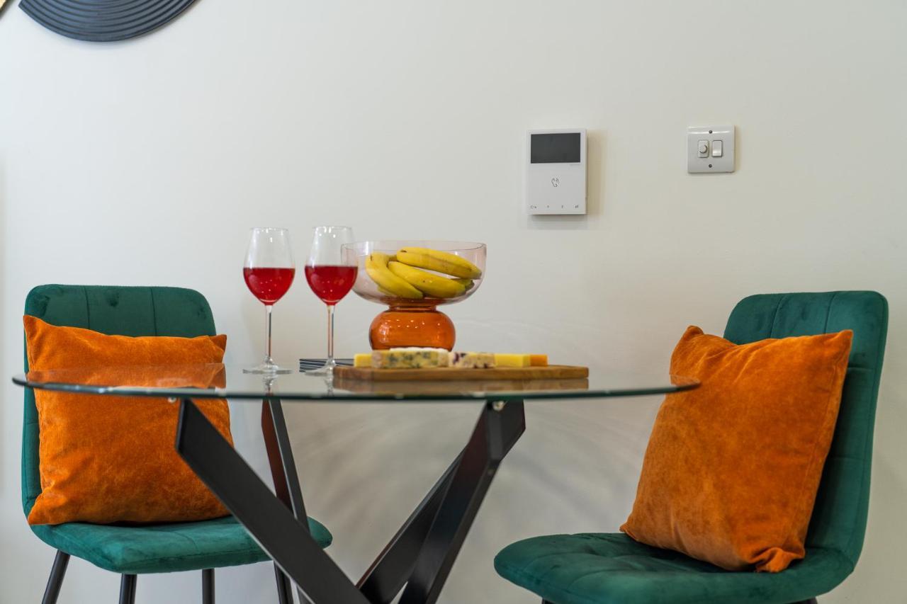 Luxury One Bedroom Serviced In The Heart Of Apartment